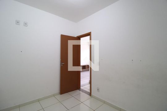 Quarto 2 de apartamento para alugar com 2 quartos, 55m² em Dona Zulmira, Uberlândia