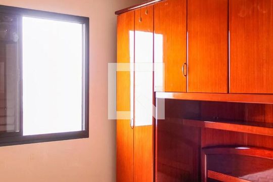 Quarto 1 de apartamento para alugar com 2 quartos, 60m² em Vila Bertioga, São Paulo