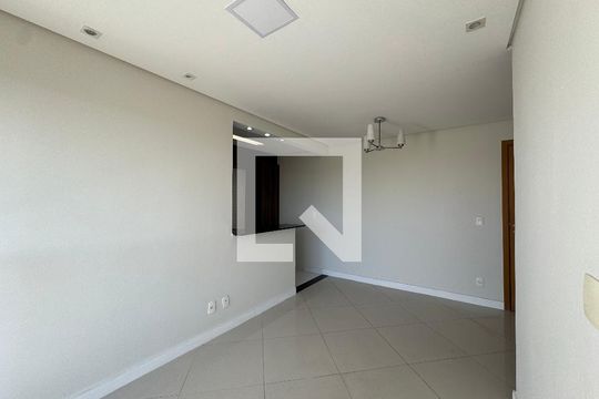 Sala de apartamento à venda com 2 quartos, 54m² em Quitaúna, Osasco
