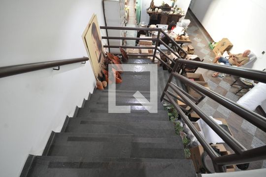 Escada de casa para alugar com 3 quartos, 650m² em Vila Guilherme, São Paulo