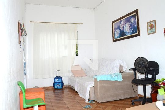 Sala de casa à venda com 2 quartos, 180m² em Dom Silverio, Belo Horizonte