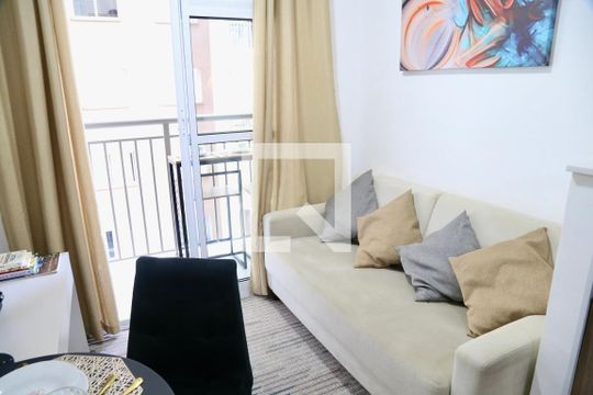 Sala de kitnet/studio para alugar com 1 quarto, 28m² em Jardim Caravelas, São Paulo