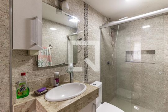 Banheiro da Suíte de apartamento à venda com 2 quartos, 76m² em Santa Ifigênia, São Paulo