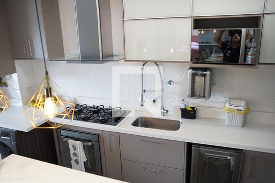 Cozinha de apartamento à venda com 2 quartos, 64m² em Vila Leonor, Guarulhos