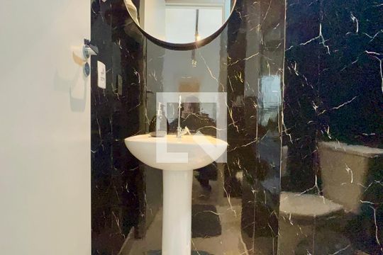 Lavabo de kitnet/studio para alugar com 1 quarto, 42m² em Pinheiros, São Paulo