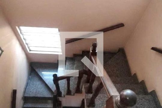 Escada de casa à venda com 6 quartos, 250m² em Bela Vista, Osasco