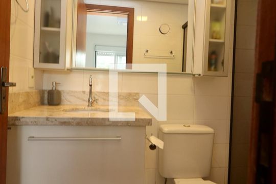 Banheiro da Suíte de apartamento à venda com 2 quartos, 79m² em Partenon, Porto Alegre