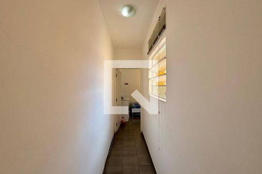 Corredor Quartos  de casa à venda com 3 quartos, 90m² em Jardim Aeroporto, São Paulo
