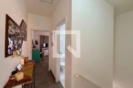 Corredor Quartos  de casa à venda com 3 quartos, 90m² em Jardim Aeroporto, São Paulo