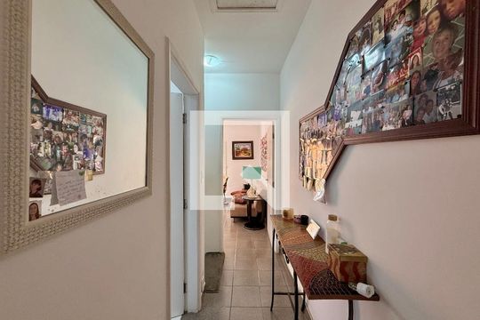 Corredor Quartos  de casa à venda com 3 quartos, 90m² em Jardim Aeroporto, São Paulo