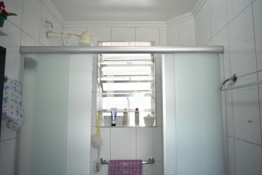 Banheiro de apartamento para alugar com 2 quartos, 57m² em Chácara Inglesa, São Paulo