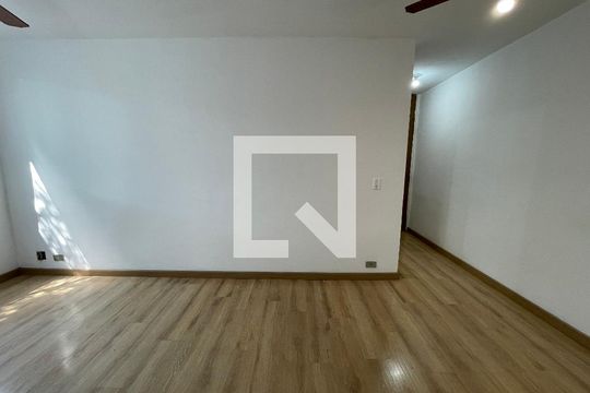 Sala de apartamento à venda com 2 quartos, 58m² em Vila São Silvestre (Zona Oeste), São Paulo