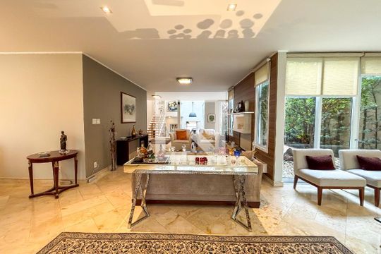 Casa à venda com 3 quartos, 450m² em Sumaré, São Paulo