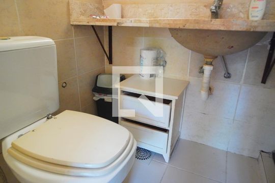 Banheiro suite de apartamento à venda com 2 quartos, 78m² em Jardim Floresta, Porto Alegre