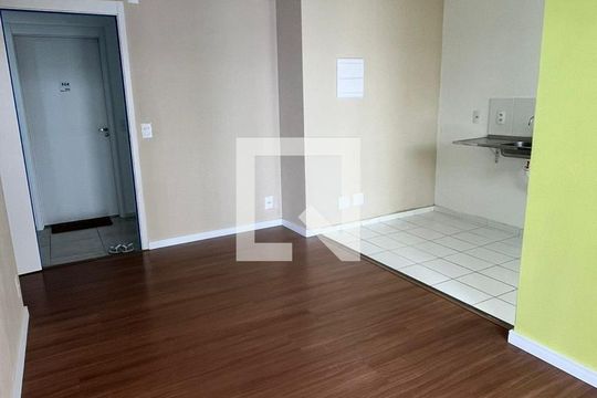 Sala de apartamento para alugar com 2 quartos, 46m² em Roselândia, Cotia
