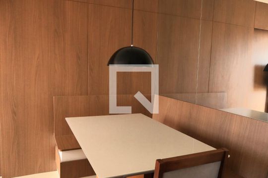 Sala de apartamento à venda com 2 quartos, 48m² em Vila Palmares, Santo André
