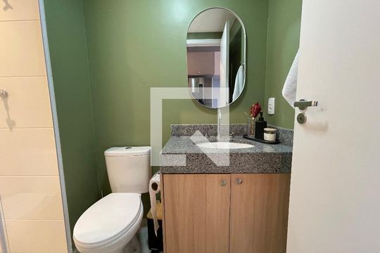 Banheiro social de apartamento para alugar com 1 quarto, 26m² em Butantã, São Paulo
