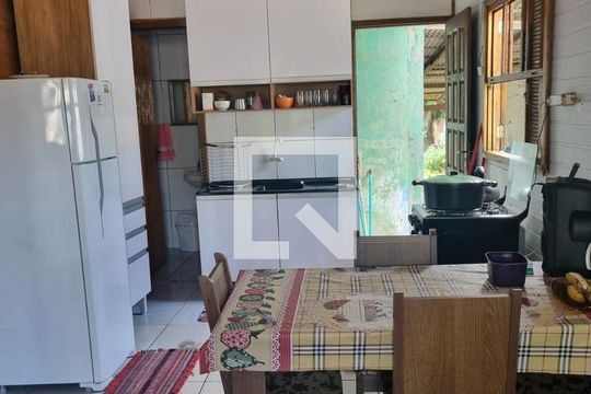 Casa à venda com 2 quartos, 60m² em Rio Branco, Canoas