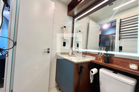 Banheiro de kitnet/studio à venda com 1 quarto, 28m² em Vila Guarani (zona Sul), São Paulo