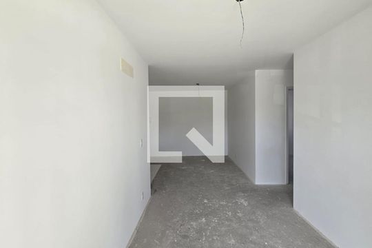 Sala  de apartamento à venda com 3 quartos, 68m² em Vila Galvão, Guarulhos