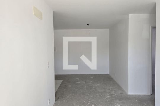 Sala de apartamento à venda com 3 quartos, 68m² em Vila Galvão, Guarulhos