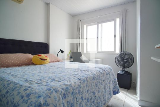 Quarto 1 de casa para alugar com 5 quartos, 70m² em Morro Santana, Porto Alegre