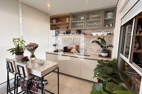 Sala/cozinha de apartamento à venda com 3 quartos, 81m² em Santo Amaro, São Paulo