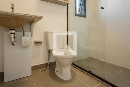 Banheiro de kitnet/studio para alugar com 1 quarto, 28m² em Vila Clementino, São Paulo