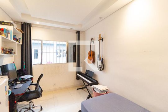 Quarto 1 de casa para alugar com 5 quartos, 400m² em Jardim D’angelo, Carapicuíba
