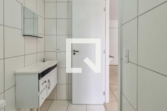 Banheiro de apartamento à venda com 1 quarto, 28m² em Vila Butantã, São Paulo