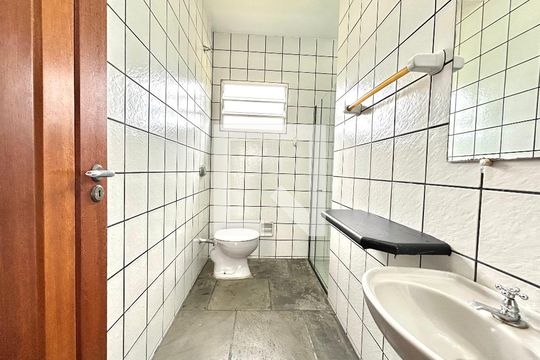 Banheiro de apartamento para alugar com 1 quarto, 35m² em Lagoa da Conceição, Florianópolis