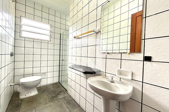 Banheiro de apartamento para alugar com 1 quarto, 35m² em Lagoa da Conceição, Florianópolis