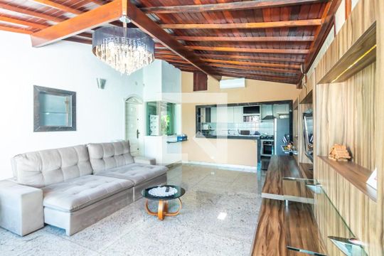 Casa à venda com 3 quartos, 230m² em Ipiranga, Belo Horizonte