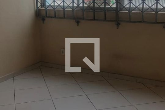 Sala de apartamento para alugar com 2 quartos, 62m² em Rocha Miranda, Rio de Janeiro