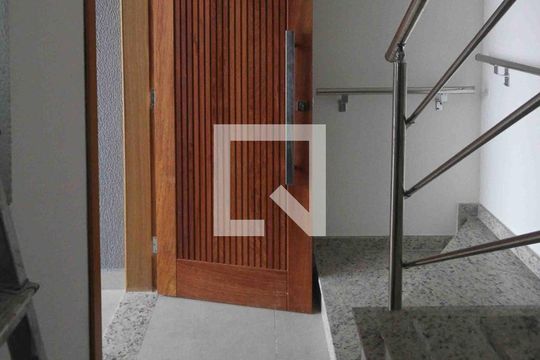 Hall de entrada de casa à venda com 2 quartos, 80m² em Vila Darli, São Paulo