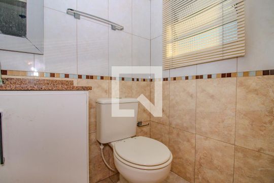 Banheiro de apartamento para alugar com 1 quarto, 50m² em Sarandi, Porto Alegre