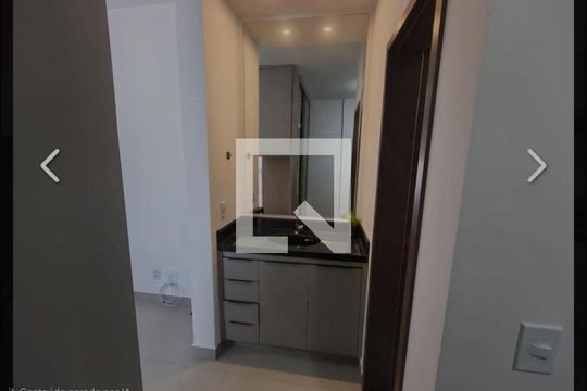 Banheiro de kitnet/studio para alugar com 1 quarto, 34m² em Saraiva, Uberlândia