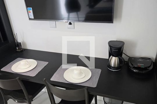 Cozinha de apartamento para alugar com 1 quarto, 23m² em Vila Azevedo, São Paulo