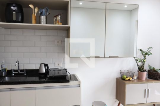 Sala e cozinha de kitnet/studio à venda com 1 quarto, 29m² em Jardim Independência (são Paulo), São Paulo