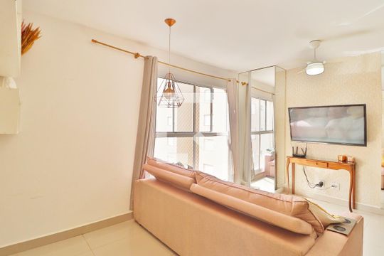 Sala de apartamento para alugar com 2 quartos, 53m² em Jardim Inconfidência, Uberlândia