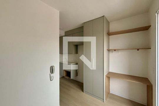 Quarto de kitnet/studio para alugar com 1 quarto, 20m² em Jardim Aeroporto, São Paulo