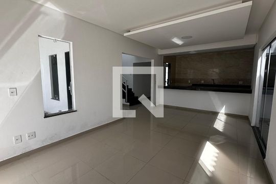 Sala de casa à venda com 3 quartos, 250m² em Recreio dos Bandeirantes, Rio de Janeiro