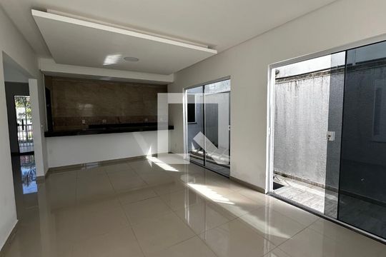 Casa para alugar com 4 quartos, 250m² em Recreio dos Bandeirantes, Rio de Janeiro