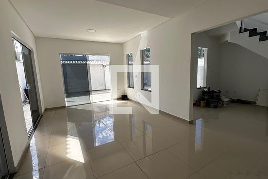Casa para alugar com 4 quartos, 250m² em Recreio dos Bandeirantes, Rio de Janeiro