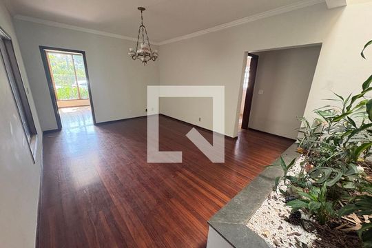 Sala de casa de condomínio para alugar com 4 quartos, 560m² em Alphaville Empresarial, Barueri