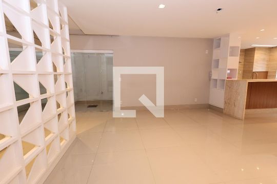 Sala de casa de condomínio à venda com 3 quartos, 156m² em Parque das Laranjeiras, Goiânia