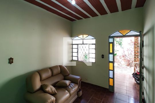 Casa à venda com 3 quartos, 200m² em Conjunto Cristina (sao Benedito), Belo Horizonte