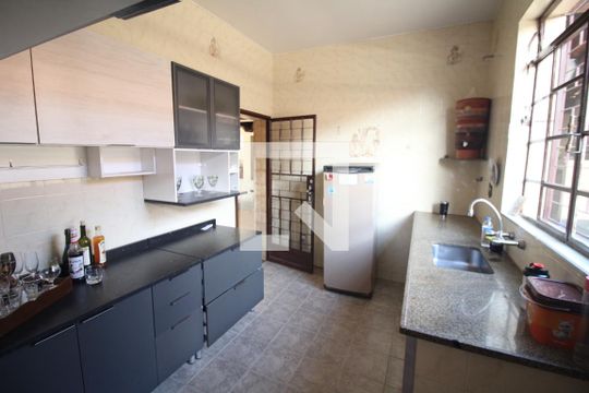 Cozinha 1 de casa à venda com 5 quartos, 320m² em Conjunto Agua Branca, Contagem