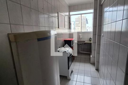 Cozinha de apartamento para alugar com 1 quarto, 40m² em Boa Vista, São Vicente
