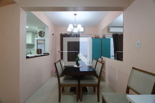 Sala de casa de condomínio à venda com 3 quartos, 134m² em Olaria, Canoas